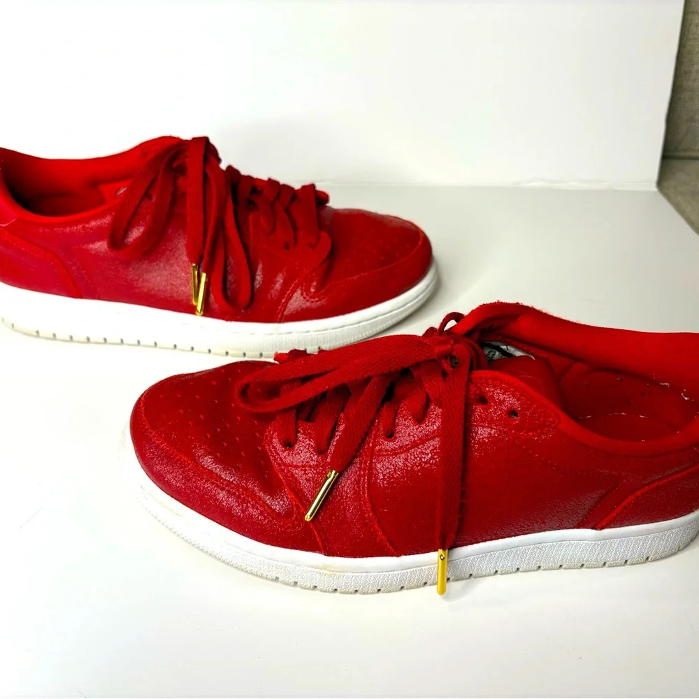 Nike Air Jordan 1 Retro Low‎ Women's 8, Eur 39, Red